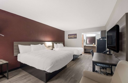 Cleveland Hotel | Suburban Studios Cleveland Central