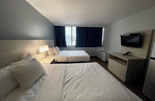 East Syracuse Hotel | Suburban Studios East Syracuse Carrier Circle
