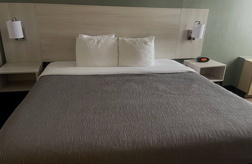 East Syracuse Hotel | Suburban Studios East Syracuse Carrier Circle