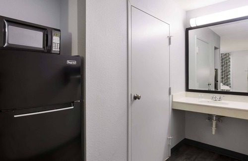 Hinesville Hotel | Suburban Studios Hinesville - Fort Stewart Area
