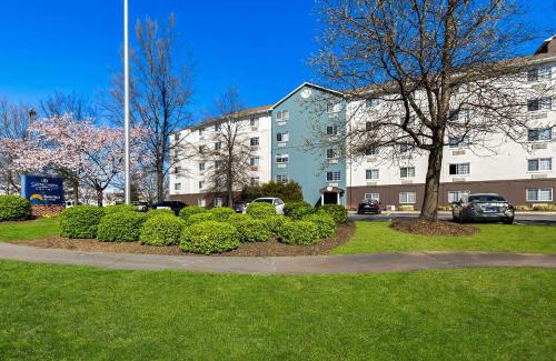 Dulles Town Center Hotel | Suburban Studios Sterling - Washington Dulles