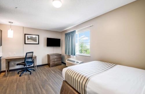 Dulles Town Center Hotel | Suburban Studios Sterling - Washington Dulles
