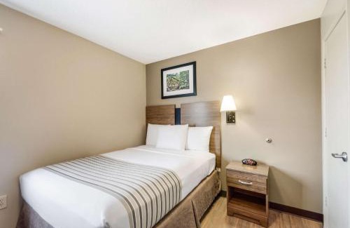 Dulles Town Center Hotel | Suburban Studios Sterling - Washington Dulles