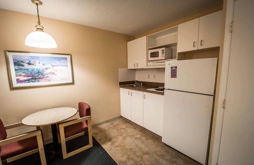 Stuart Hotel | Suburban Studios Stuart near Federal Hwy 1