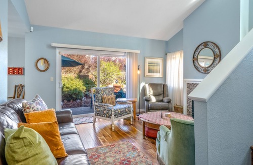 Marina House | Succulents & Seashells – Coastal Paradise! Beautiful Private Yard, Walk to Beach