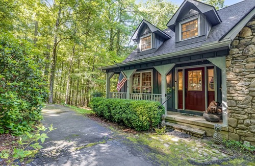 Rambling Ridge House | Sue's Mountain Charm Fire Pit Mountain Views