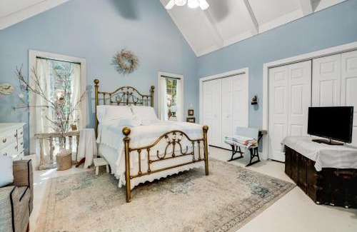 Rambling Ridge House | Sues Mountain Charm Fire Pit Mountain Views