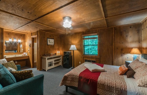 Garfield Hotel | Sugar Creek Retreat