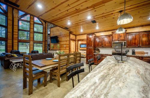 Broken Bow House | Sugar Daddy - large family cabin pool table games