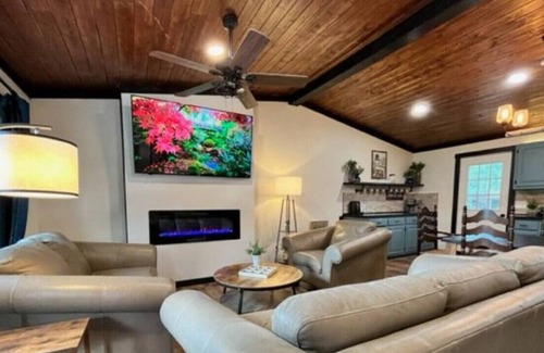 West Jefferson House | Sugar Maple Cottage pet friendly