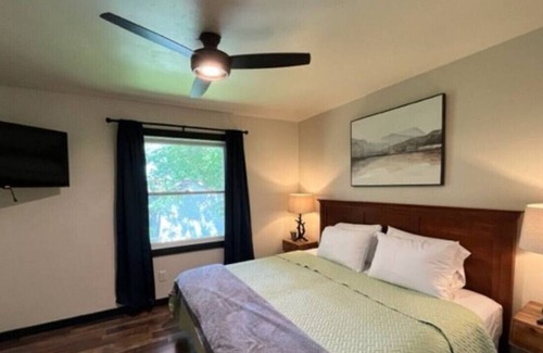 West Jefferson House | Sugar Maple Cottage pet friendly