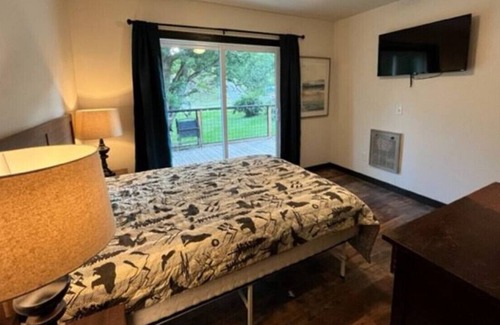 West Jefferson House | Sugar Maple Cottage pet friendly