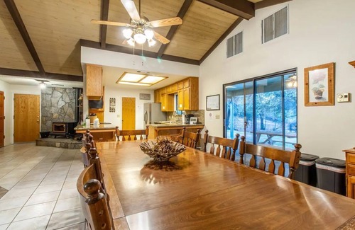 Oakhurst Cabin | Sugar Pine Cabin 2BD 2BTH - Jacuzzi - KING Beds