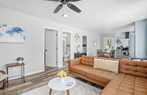 Oakhurst Cottage | Sugar Pine Cottage 1BD1BTH Yosemite & Bass Getaway