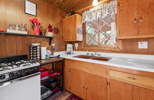 Sugarloaf House | Sugar Pine - Portable A/C, Barbecue, Deck, Barbecue