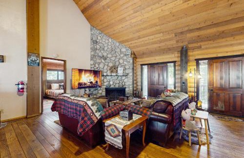 Twin Peaks House | Sugar Pine Retreat