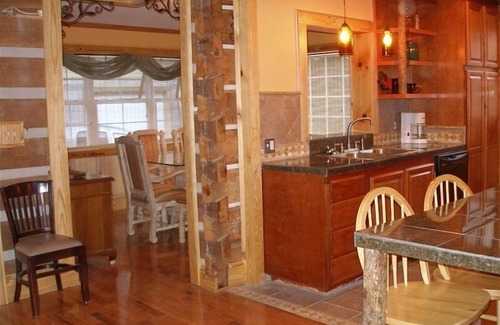 Maggie Valley Cabin | Sugar Plum Cabin - Beautiful leaf & Mountain View, Kids Ski FREE, Holiday FUN