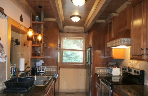 Maggie Valley Cabin | Sugar Plum Cabin - Beautiful leaf & Mountain View, Kids Ski FREE, Holiday FUN
