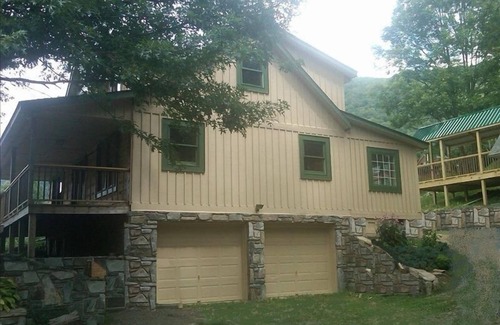 Maggie Valley Cabin | Sugar Plum Cabin - Beautiful leaf & Mountain View, Kids Ski FREE, Holiday FUN