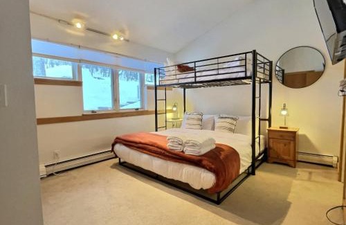Killington House | SugarBear- Pool, AC, Sauna, Gym, Tennis