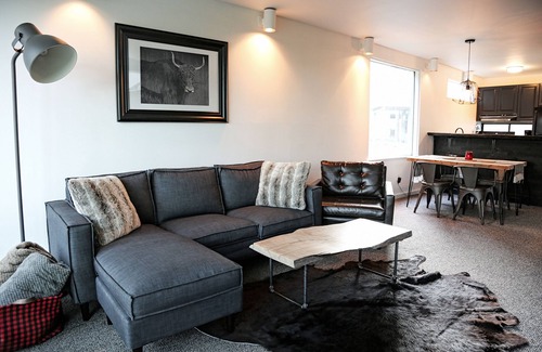 Warren Condo | Sugarbush Gem: Modern Ski Retreat near Slopes