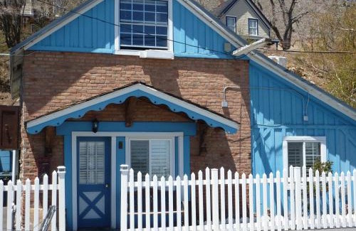 Virginia City Hotel | Sugarloaf Mountain Motel