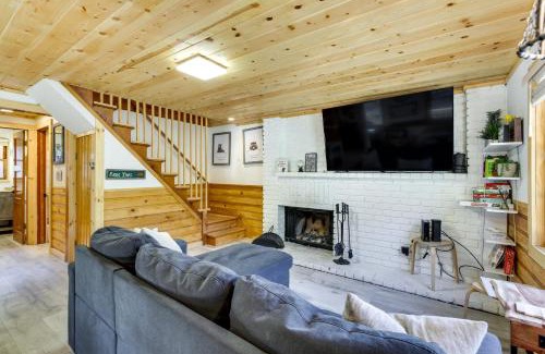 Sugarloaf House | Sugarloaf Vacation Rental about 7 Mi to Big Bear Lake!