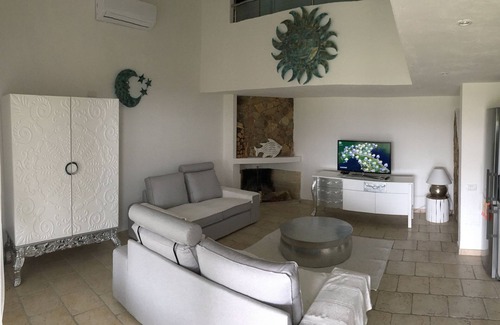 Chia Villa | SuGiudeo breathtaking views of the beach and relax for a unique holiday