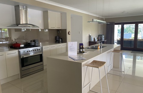 Pelican Waters House | Suit 10-12 people, golf course views, kangaroos at the gate, pool,nPet friendly