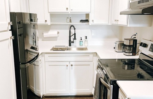 Midtown Apartment | Suite #18 Modern One Bed w/Balcony in Midtown!