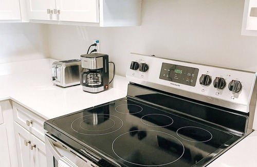 Midtown Apartment | Suite #18 Modern One Bed w/Balcony in Midtown!