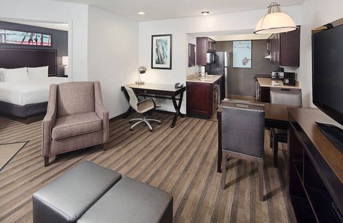 Las Colinas Hotel | Suite 1BR King, Hyatt House Dallas, Pool Access, Near the Airport, Pets Welcome