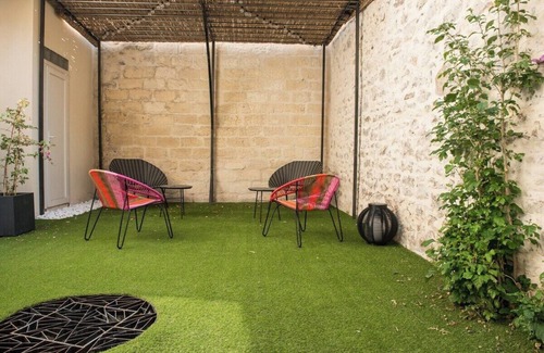 Aigues-Mortes Medieval City House | Suite #4 - a unique 30m2 loft overlooking the inner courtyard