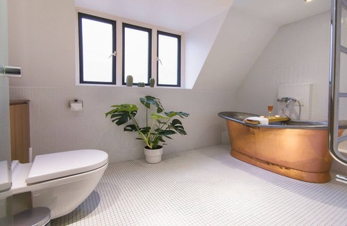 Bishopsgate Apartment | SUITE 4 DIAMOND