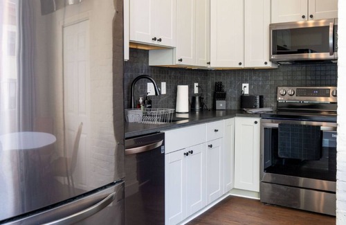 Center City East Apartment | Suite 45 One Bedroom Apartment in Historic Old City Philadelphia