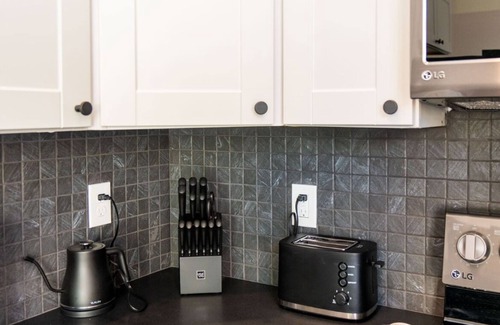 Center City East Apartment | Suite 45 One Bedroom Apartment in Historic Old City Philadelphia