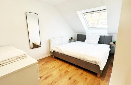 Krefeld Apartment | Suite-Apartment zentral in Krefeld mit hohen Decken