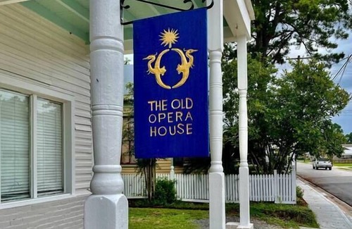 Breaux Bridge Apartment | Suite at the Opera House
