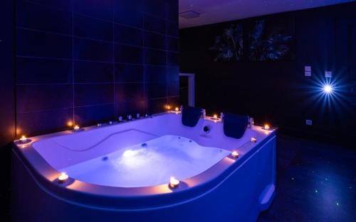 Poincare - Foch - Anatole France - Croix de Bourgogne Apartment | Suite Boréale 50m2 spa privatif.