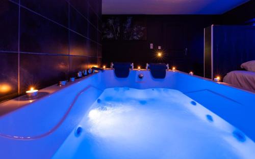 Poincare - Foch - Anatole France - Croix de Bourgogne Apartment | Suite Boréale 50m2 spa privatif.