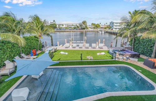 Barrier Island Apartment | Suite by Beach Waterfront Lago Key One