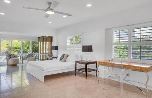 Barrier Island Apartment | Suite by Beach Waterfront Lago Key One