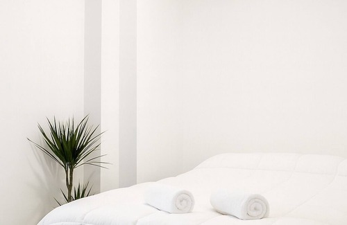 Algeciras Apartment | Suite by Hawkins Exterior BB