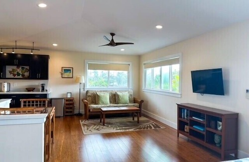 Kalama Tract Apartment | Suite By the Sea - a bright and sparkling Apartment