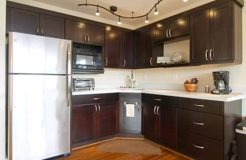 Kalama Tract Apartment | Suite By the Sea - a bright and sparkling Apartment