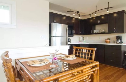 Kalama Tract Apartment | Suite By the Sea - a bright and sparkling Apartment