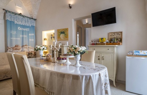 Ostuni House | Suite Cavour 30 - Historic center of the 1700s, with Sea View, Wi-Fi and Air Conditioning