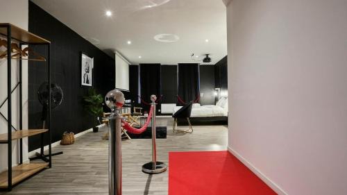 Roubaix Apartment | Suite Cinéma #5#- Jacuzzi & projecteur-self check-in