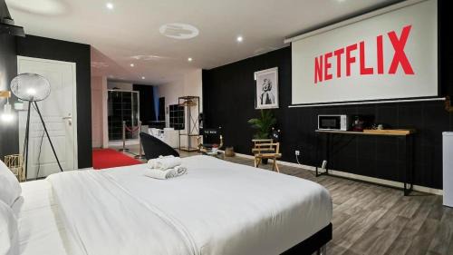 Roubaix Apartment | Suite Cinéma #5#- Jacuzzi & projecteur-self check-in