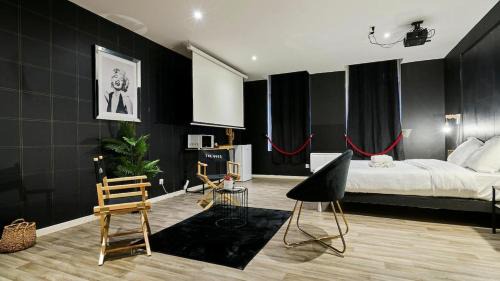 Roubaix Apartment | Suite Cinéma #5#- Jacuzzi & projecteur-self check-in